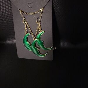 Chic Green Moon Pendant Necklace